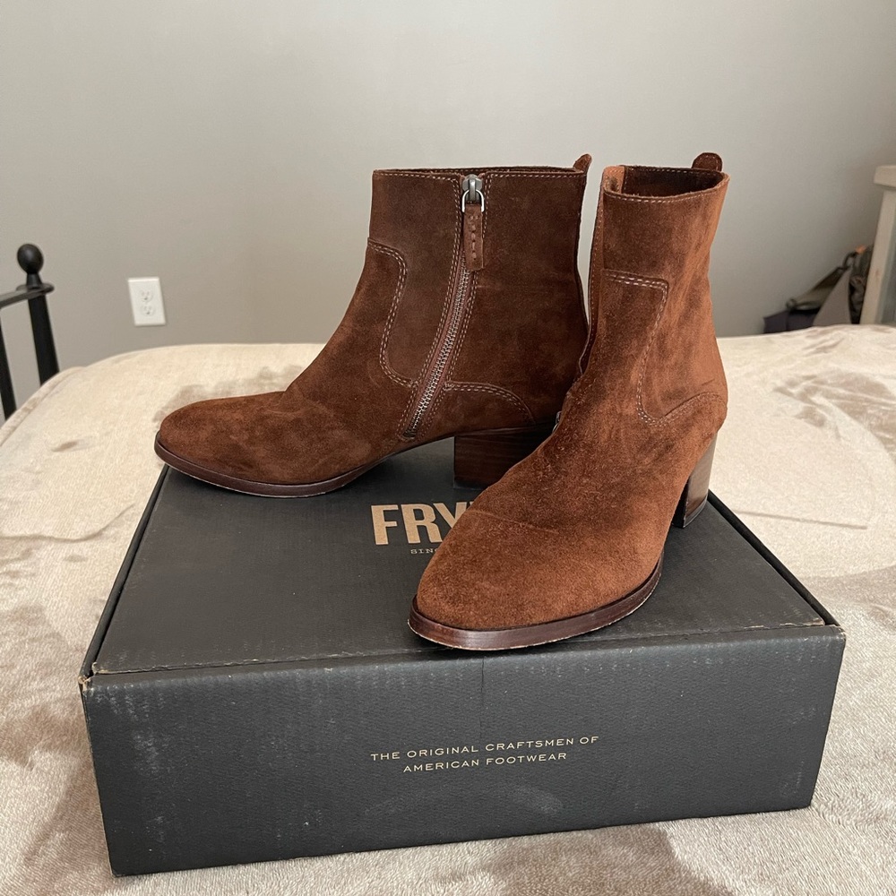 Frye Women’s Suede boots 8.5